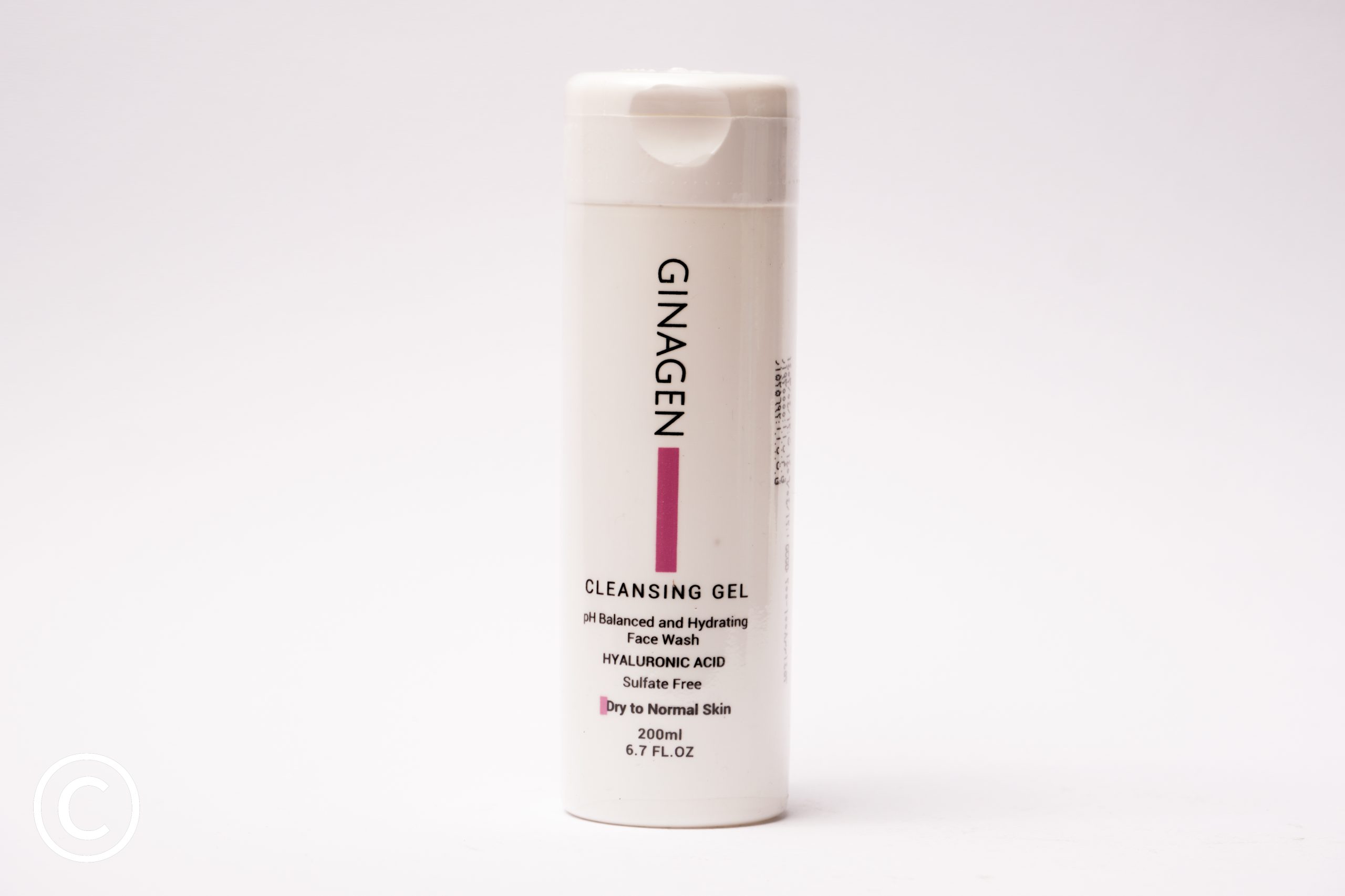 d(1)300 (204) ژل شست و شوی صورت ژیناژن مناسب پوست خشک و نرمال حجم 200 میل